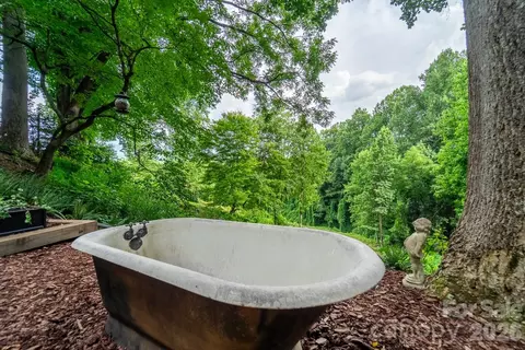 Bath - 75 Mountain View Rd, Sylva, NC 28779 photo 8 of 9