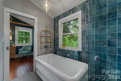 Bath - 75 Mountain View Rd, Sylva, NC 28779 photo 6 of 9