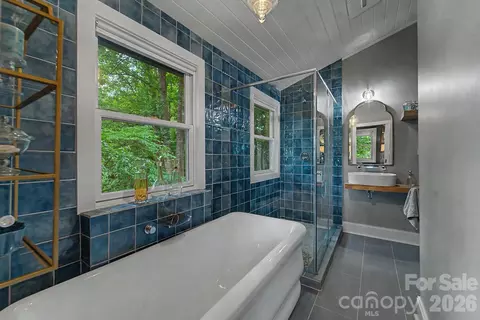 Bath - 75 Mountain View Rd, Sylva, NC 28779 photo 4 of 9