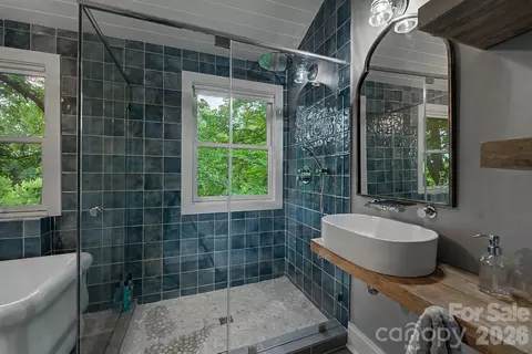 Bath - 75 Mountain View Rd, Sylva, NC 28779 photo 5 of 9