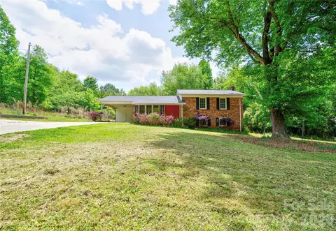 111 Harbor Point Dr, Cherryville, NC 28021