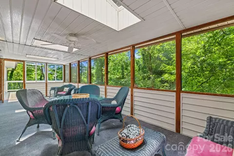 98 Pensacola Ave, Arden, NC 28704