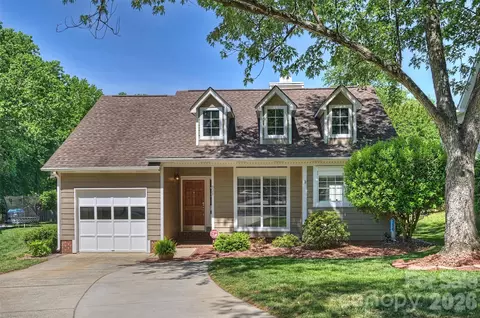 821 Mill Run Dr, Charlotte, NC 28209