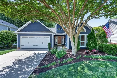 819 Mill Run Dr, Charlotte, NC 28209