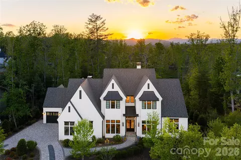 6 Stansbury Dr, Asheville, NC 28803