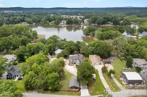 5555 Riverfront Rd, Lake Wylie, SC 29710