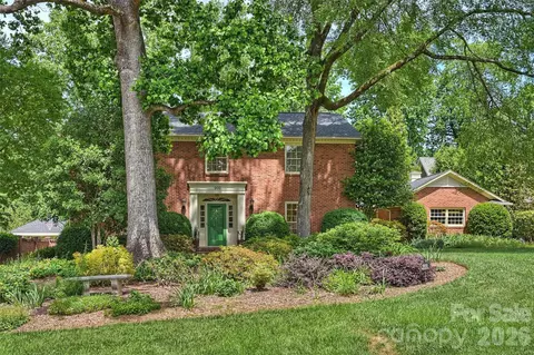 900 Greentree Dr, Charlotte, NC 28211