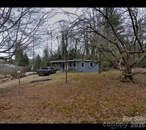 111 Rhododendron Dr, Hendersonville, NC 28739