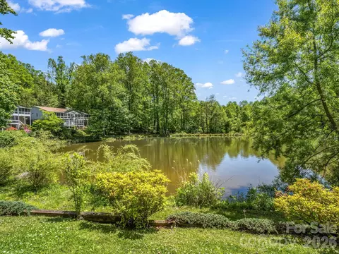 68 Lakeview Ct, Brevard, NC 28712