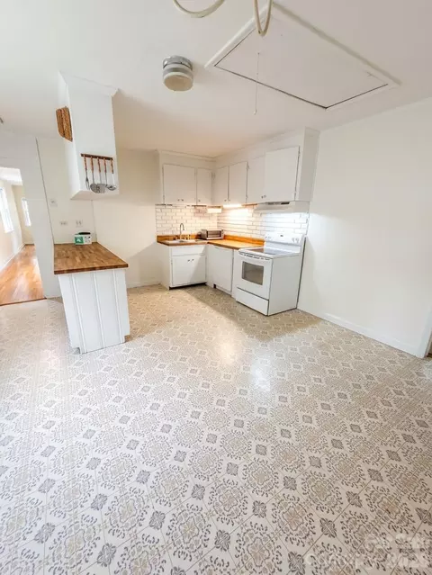 718 Pine St, Cheraw, SC 29520 photo 3