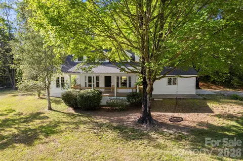 229 Sandstone Ln, Hendersonville, NC 28739