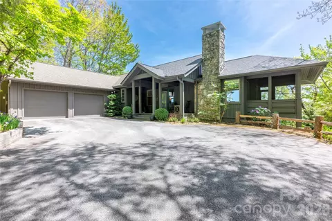 562 Panther Ridge Rd, Lake Toxaway, NC 28747
