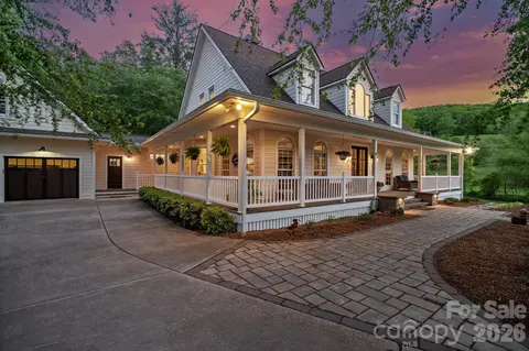 9 Whispering Meadows Dr, Fairview, NC 28730