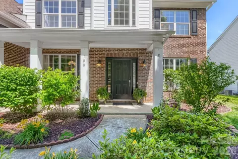 108 Runningdeer Dr, Mooresville, NC 28117