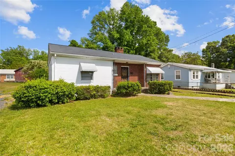 419 S Pearl St, Troy, NC 27371