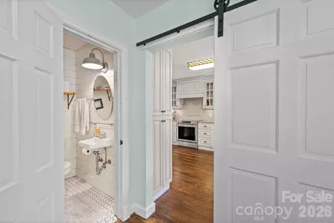 Entry Way - 2403 E Innes St, Salisbury, NC 28146 photo 4 of 6