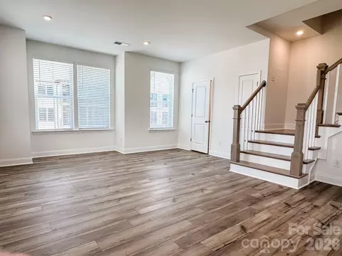 3102 Middle St, Charlotte, NC 28278
