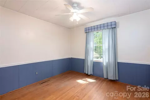 Bedroom - 138 Stillwagon Ln, Cedar Mountain, NC 28718 photo 2 of 5