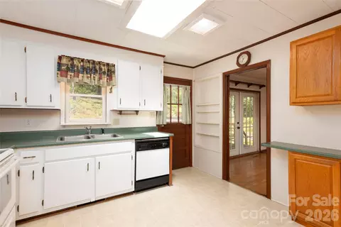 Kitchen - 138 Stillwagon Ln, Cedar Mountain, NC 28718 photo 1 of 3