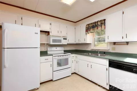 Kitchen - 138 Stillwagon Ln, Cedar Mountain, NC 28718 photo 2 of 3