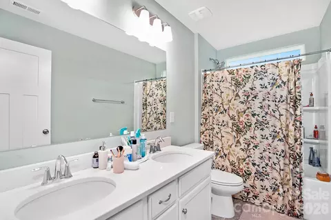 Bath - 432 Hudson Pl, Davidson, NC 28036 photo 1 of 1