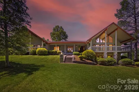 2718 Arden Dr, Lenoir, NC 28645