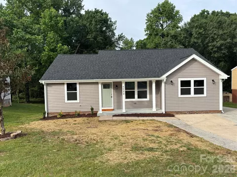 1132 Farmfield Ln, Charlotte, NC 28213