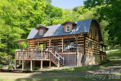 224 Seasons Dr, Clyde, NC 28721