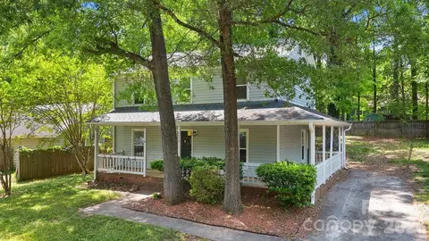 6719 Raeburn Ln, Charlotte, NC 28227