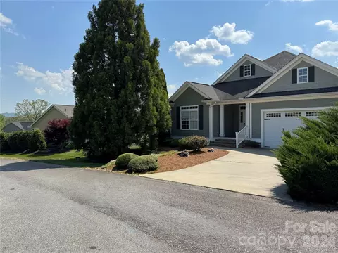 25 Copper Ct, Hendersonville, NC 28792