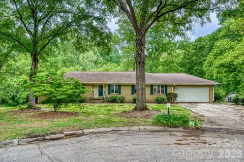 121 Edgerly Ct, Charlotte, NC 28214