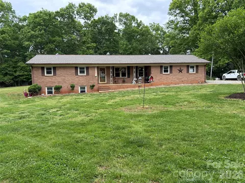 74 Miranda Dr, Taylorsville, NC 28681