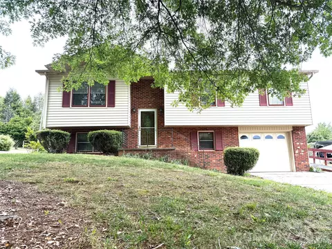 2848 Wendell St, Lenoir, NC 28645