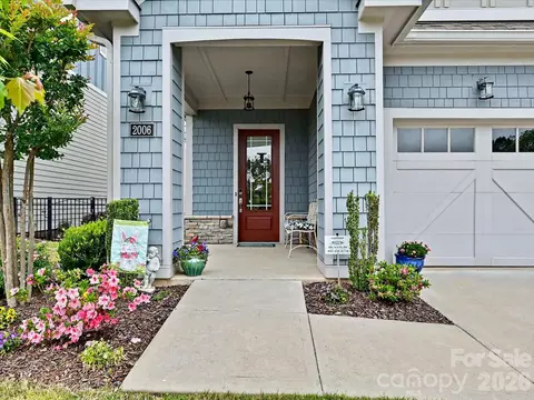 2006 Laney Pond Rd, Matthews, NC 28104