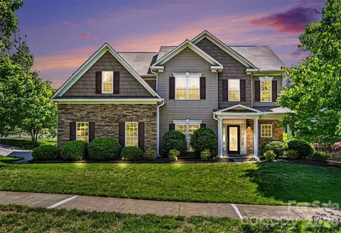 9107 Kensington Forest Dr, Harrisburg, NC 28075
