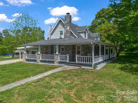 363 Etowah School Rd, Hendersonville, NC 28739
