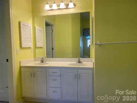 Bath - 489 26th Ne Ave NE, Hickory, NC 28601 photo 3 of 5