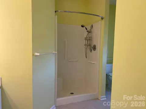 Bath - 489 26th Ne Ave NE, Hickory, NC 28601 photo 2 of 5
