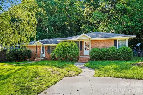 4809 Malibu Dr, Charlotte, NC 28215