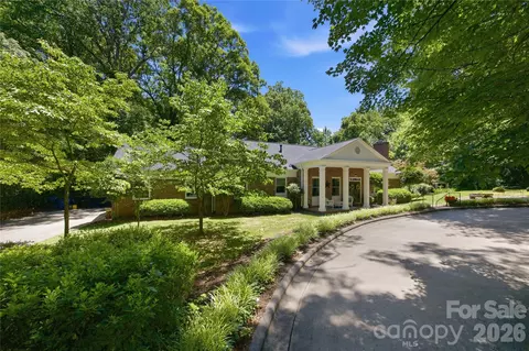 455 Heathcote Dr, Statesville, NC 28677