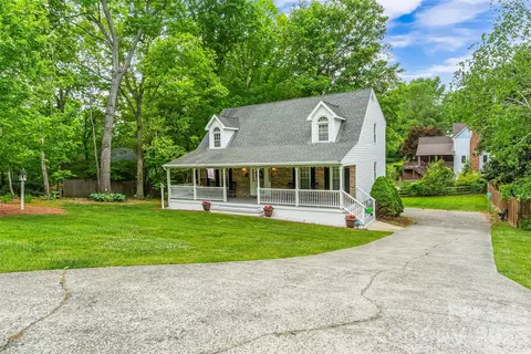808 Lakey Gap Rd, Black Mountain, NC 28711