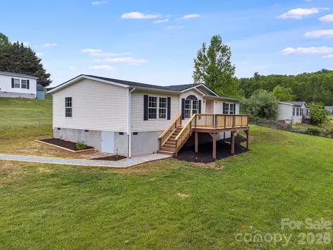 44 Morning Ln, Hendersonville, NC 28792