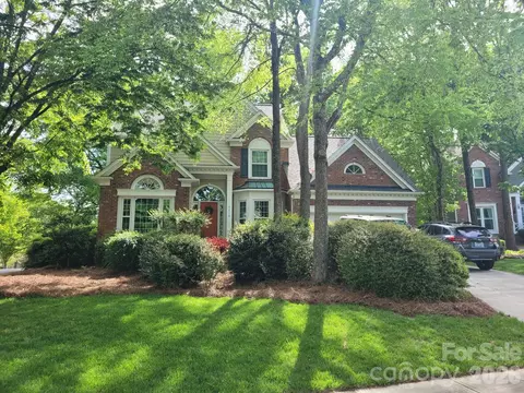 6210 Maple Cove Ln, Charlotte, NC 28269