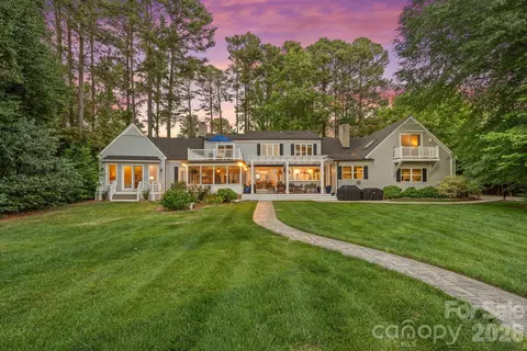 107 Beachview Dr, Mooresville, NC 28117