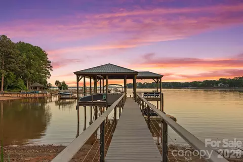 107 Beachview Dr, Mooresville, NC 28117