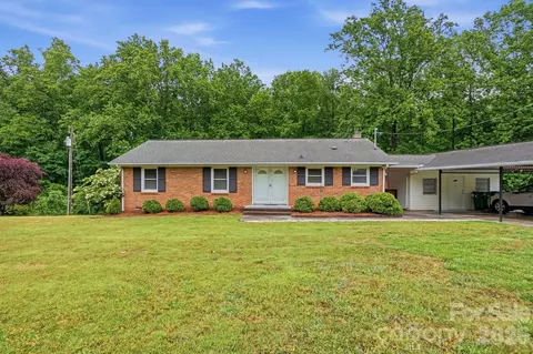 6704 Alanbrook Rd, Charlotte, NC 28215