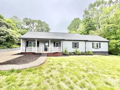 1586 Kenlane Dr, Hickory, NC 28601