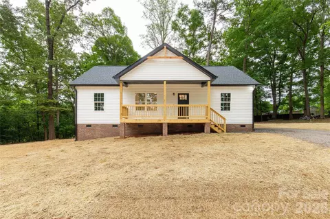 172 Spring Meadow Dr, Clover, SC 29710