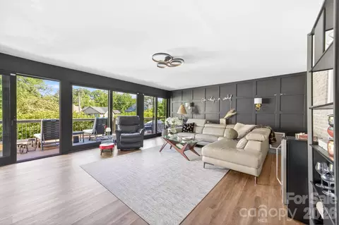 6220 Sharon Rd, Charlotte, NC 28210