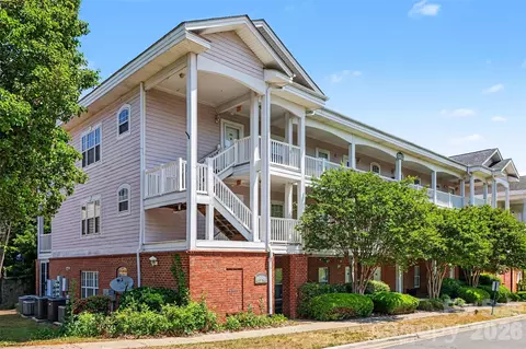 9241 Meadow Vista Rd, Charlotte, NC 28213